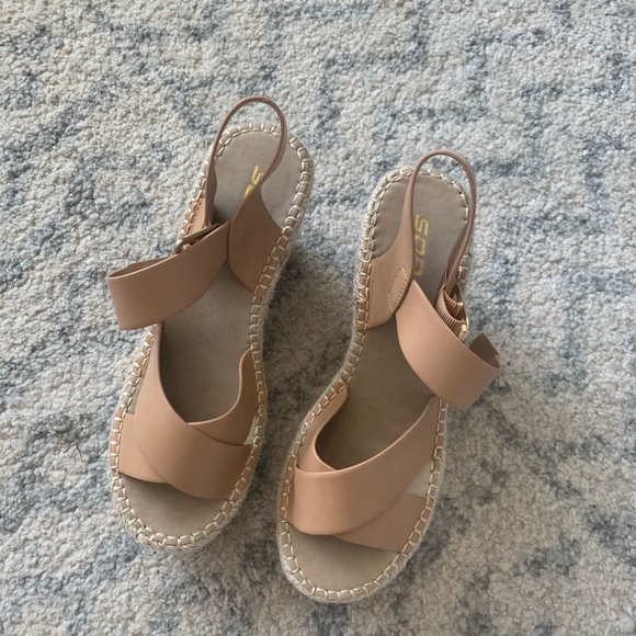 NWOT- Soda Nude Wedge- Size 8 - Picture 3 of 4